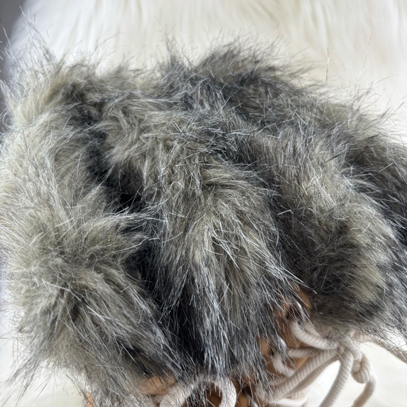 Sorel Black and Tan Laceup Winter Boots with Fur Trim. Size 7.5 Woman’s - Picture 8 of 10